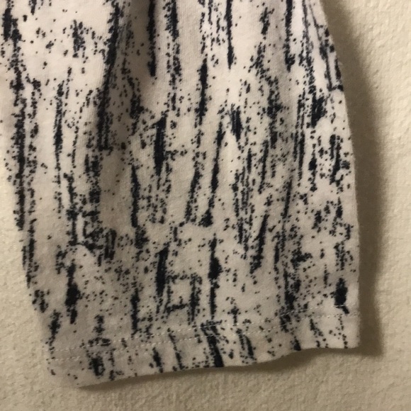 LIZ Claiborne Women’s Pullover Long sleeve Tee White with Navy Blue Soft… - Picture 5 of 9